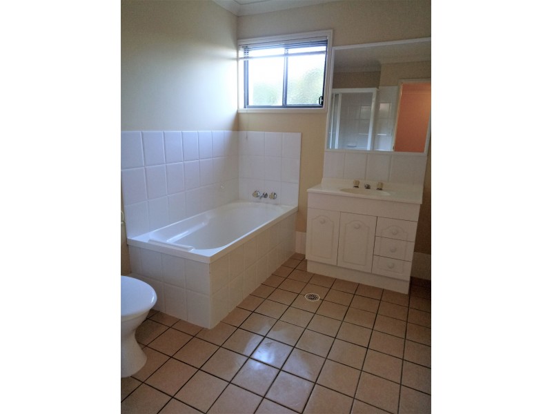 16/1-15 Santa Isobel Blvd, Pacific Pines QLD 4211