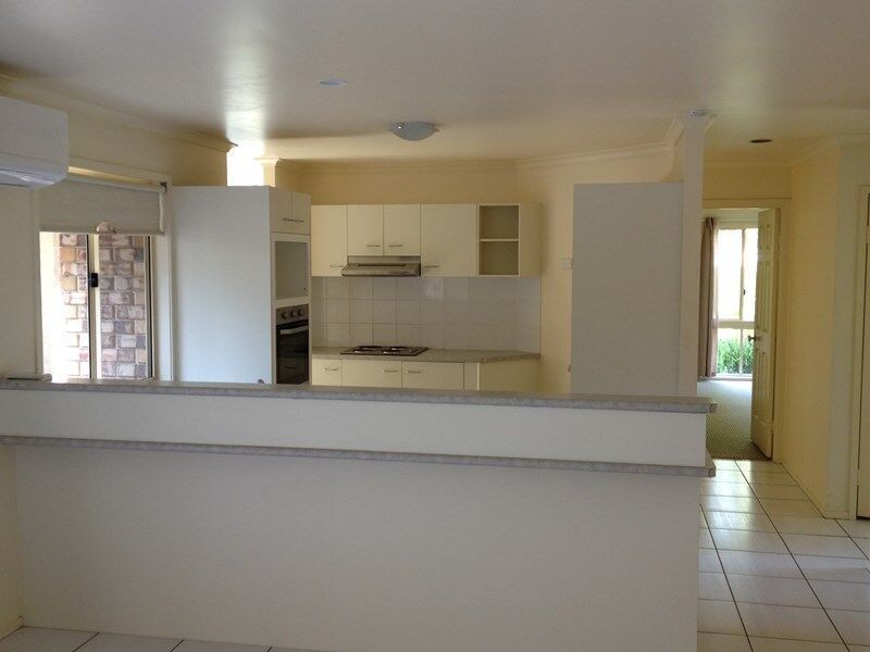 8 Michelangelo Cres, Mackenzie QLD 4156