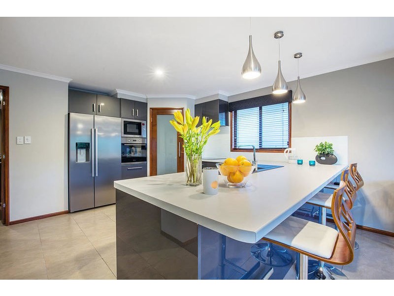 9 Blackheath Terrace, Pacific Pines QLD 4211