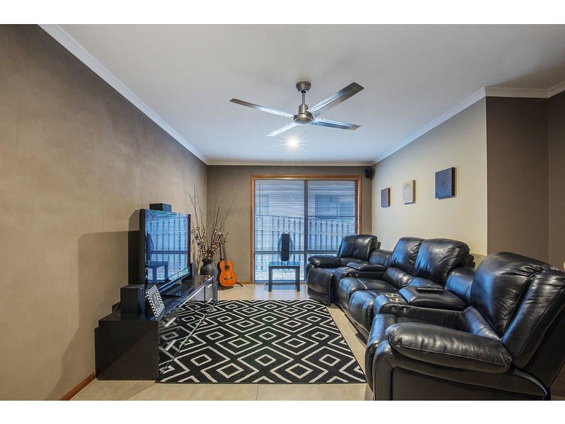 9 Blackheath Terrace, Pacific Pines QLD 4211