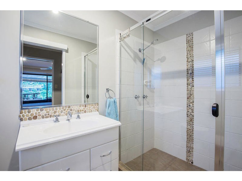 9 Blackheath Terrace, Pacific Pines QLD 4211