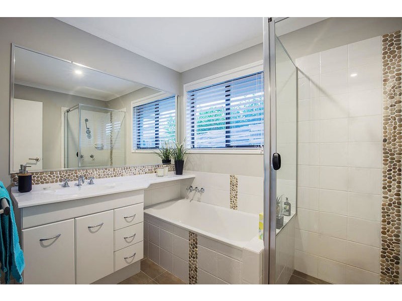 9 Blackheath Terrace, Pacific Pines QLD 4211