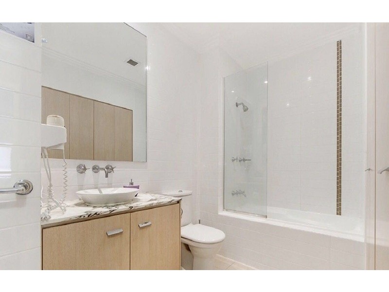 64/19 Lake Street, Varsity Lakes QLD 4227