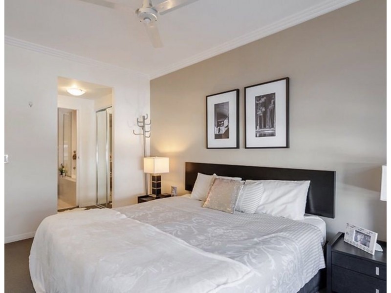 64/19 Lake Street, Varsity Lakes QLD 4227