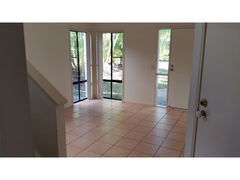 19 Harrow Pl., Arundel QLD 4214