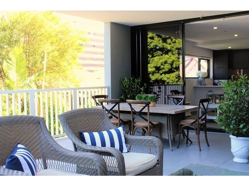 8/28 Wolseley Street, Woolloongabba QLD 4102