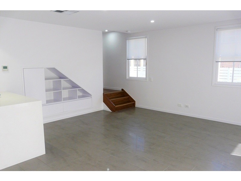 1/28 Wolseley Street, Woolloongabba QLD 4102