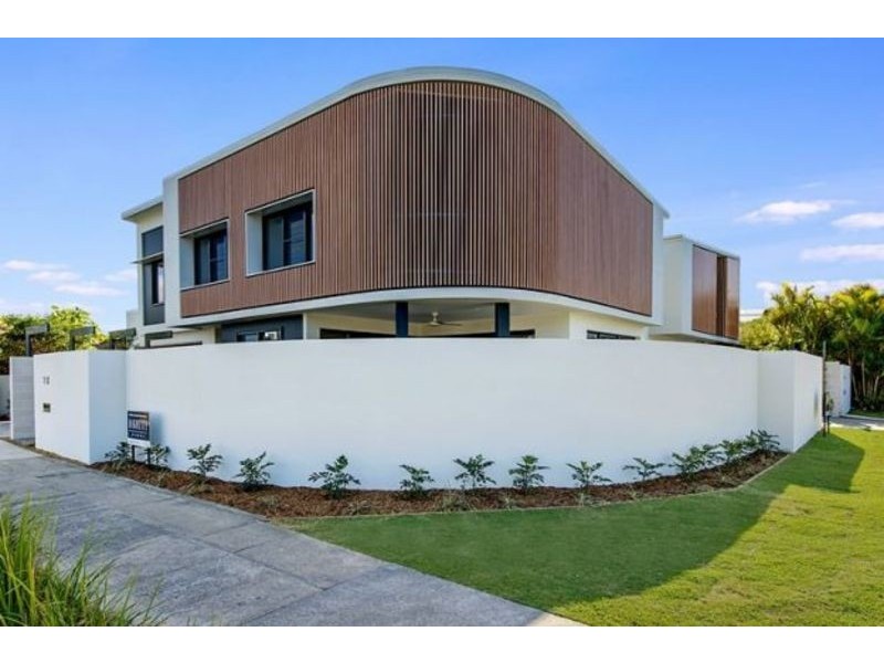 1/2 St Pauls Place, Isle Of Capri QLD 4217