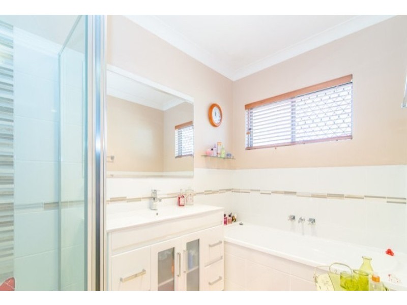 5 Homebush Drive, Regents Park QLD 4118