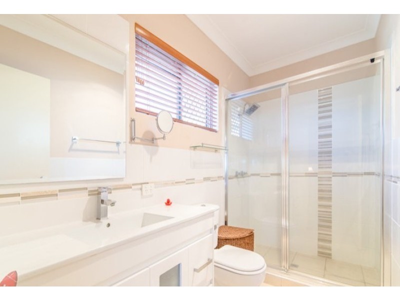 5 Homebush Drive, Regents Park QLD 4118