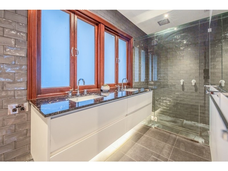 17 Colington Street, Mansfield QLD 4122