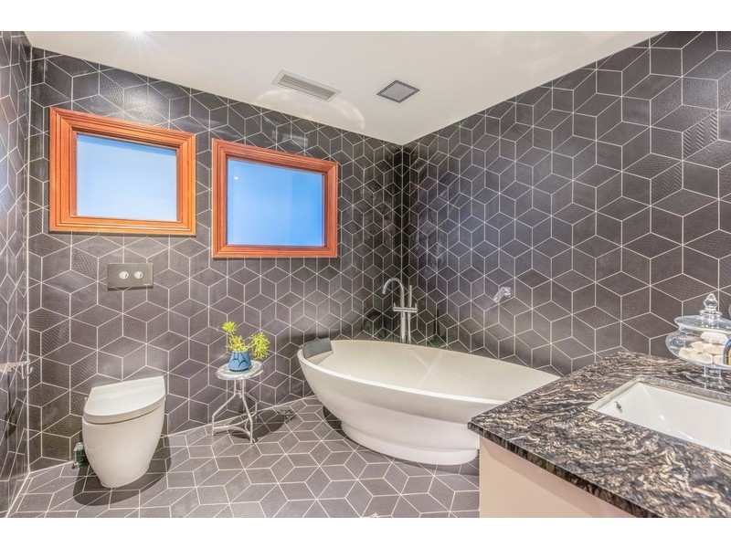 17 Colington Street, Mansfield QLD 4122