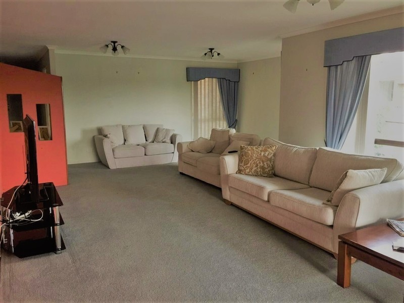 27 Southlake Drive, Varsity Lakes QLD 4227