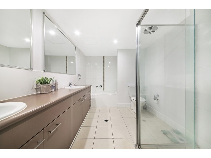 24/1 Acacia Crt, Robina QLD 4226