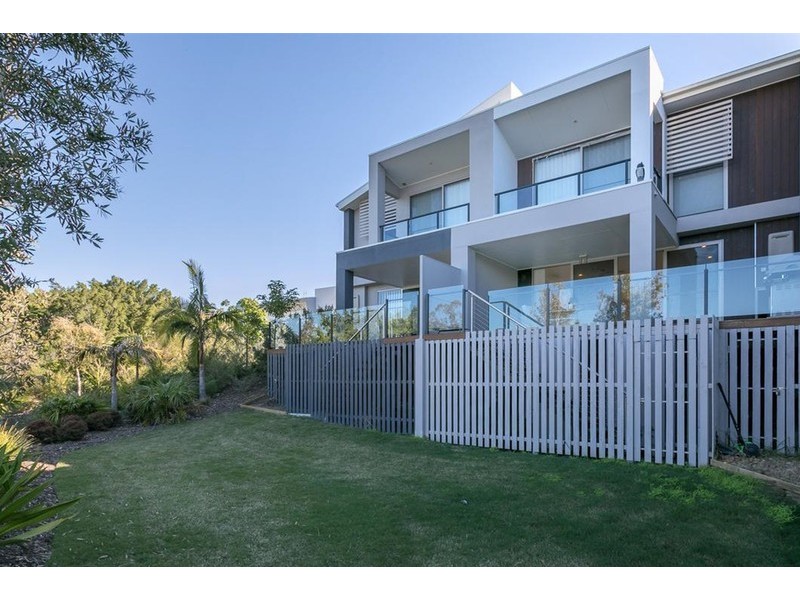 3 Evergreen View, Robina QLD 4226