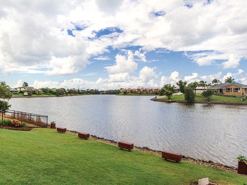 27 Southlake Drive, Varsity Lakes QLD 4227