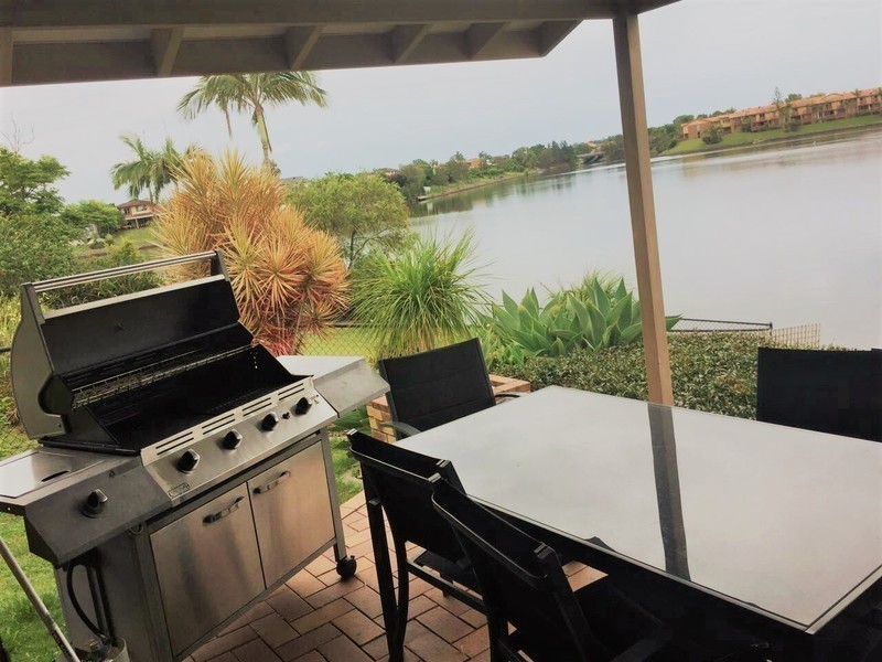 27 Southlake Drive, Varsity Lakes QLD 4227