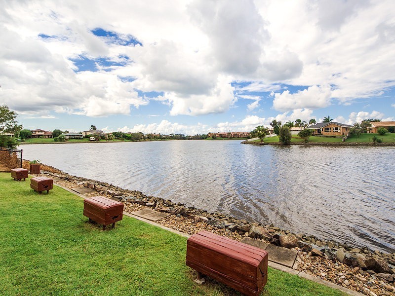 27 Southlake Dr, Varsity Lakes QLD 4227