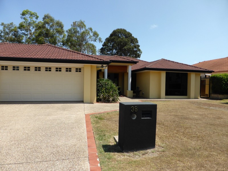 38 Petworth Court, Arundel QLD 4214
