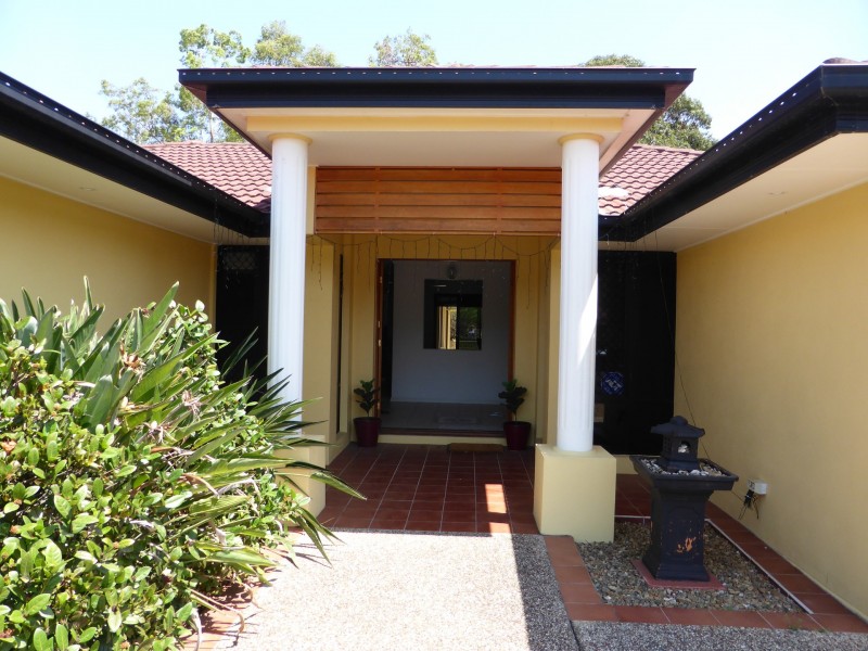 38 Petworth Court, Arundel QLD 4214