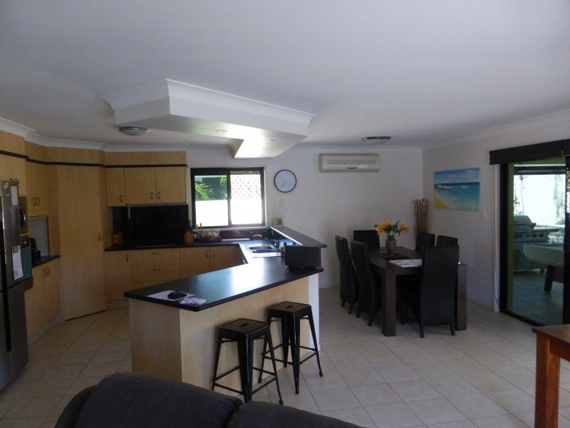 38 Petworth Court, Arundel QLD 4214