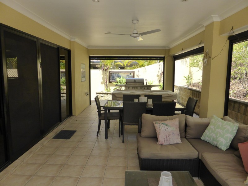 38 Petworth Court, Arundel QLD 4214