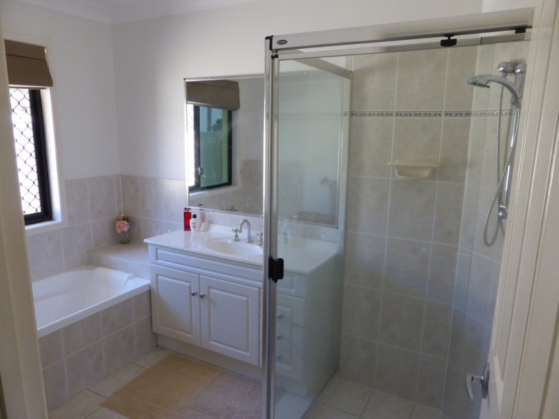 38 Petworth Court, Arundel QLD 4214