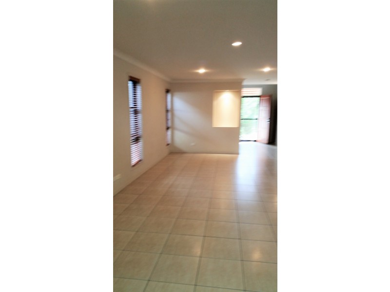 2 North shore Ave, Varsity Lakes QLD 4227