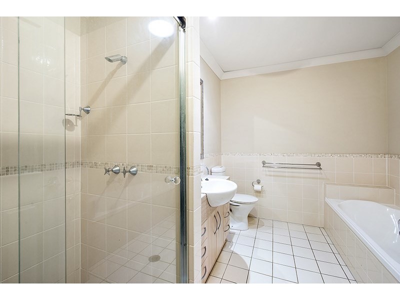 2 Northshore Ave, Varsity Lakes QLD 4227
