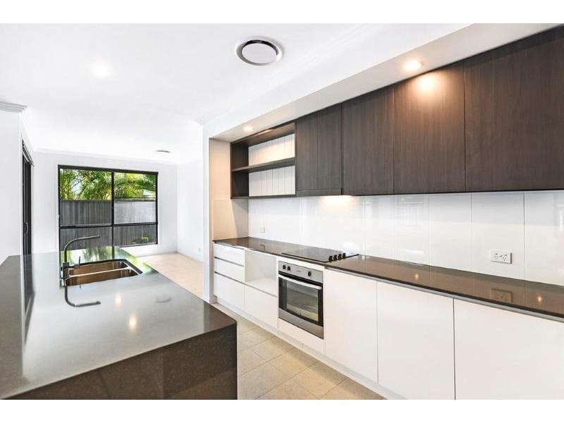 2/2 St Pauls Place, Isle Of Capri QLD 4217