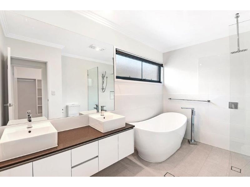 2/2 St Pauls Place, Isle Of Capri QLD 4217