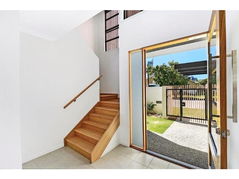 2/2 St Pauls Place, Isle Of Capri QLD 4217