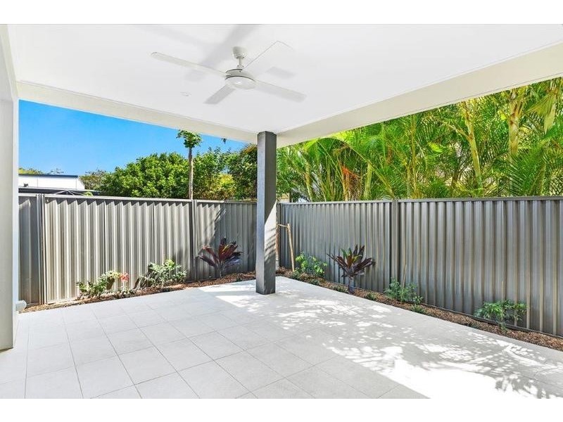 2/2 St Pauls Place, Isle Of Capri QLD 4217