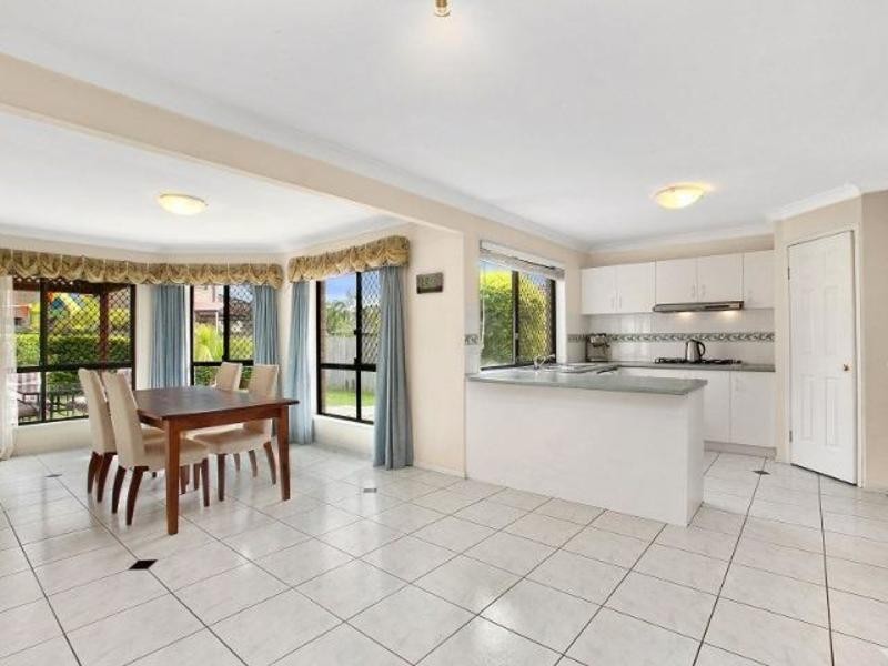 33 Silky Oak Crescent, Carindale QLD 4152