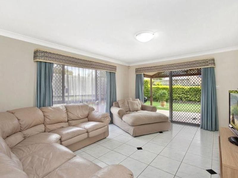 33 Silky Oak Crescent, Carindale QLD 4152