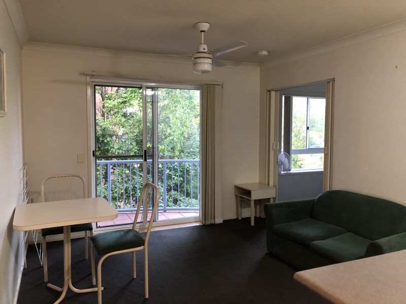 16 Lloyd Street, Southport QLD 4215