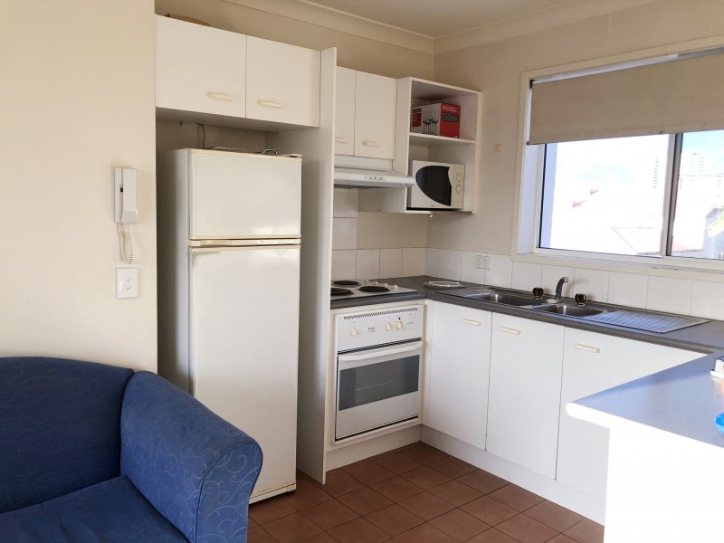 16 Lloyd Street, Southport QLD 4215