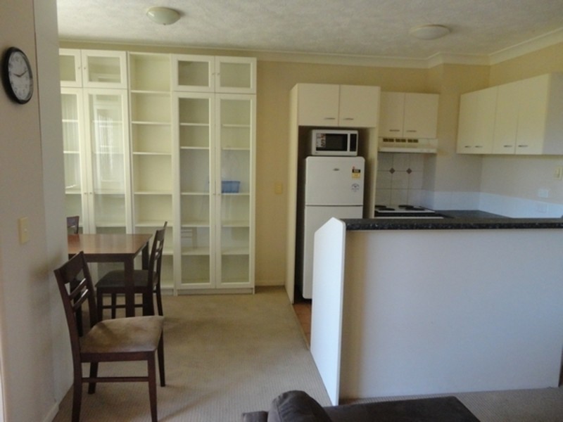 14 Spendelove Ave, Southport QLD 4215