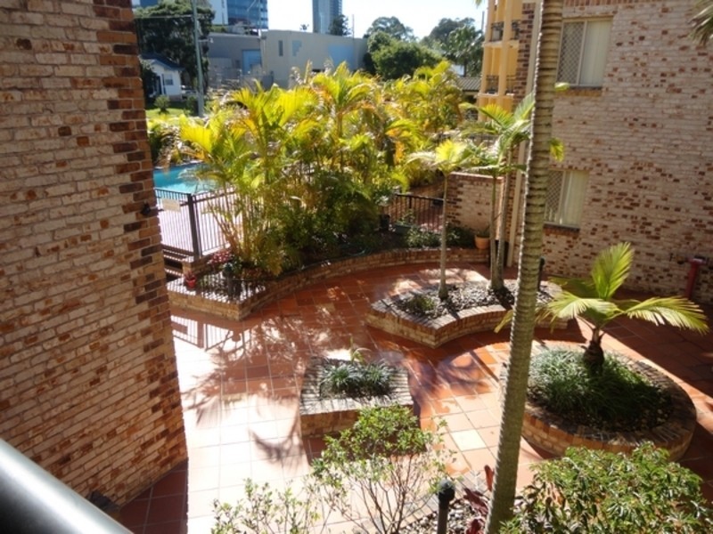 14 Spendelove Ave, Southport QLD 4215