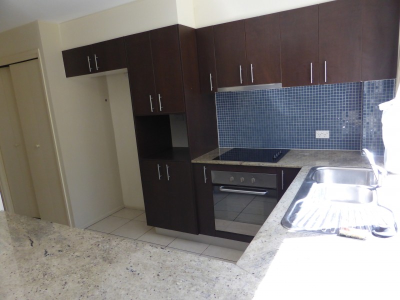 1/170 Whiting Street, Labrador QLD 4215