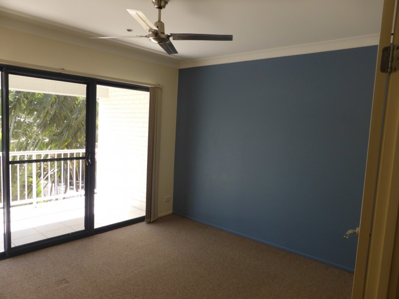 1/170 Whiting Street, Labrador QLD 4215