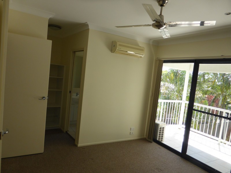 1/170 Whiting Street, Labrador QLD 4215