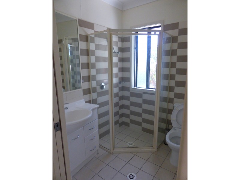 1/170 Whiting Street, Labrador QLD 4215