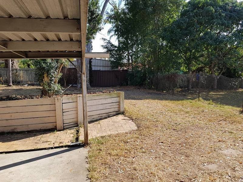 16 Green Road, Regents Park QLD 4118