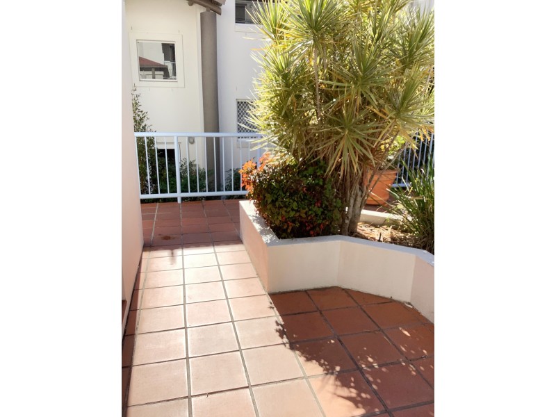 16 Lloyd Street, Southport QLD 4215