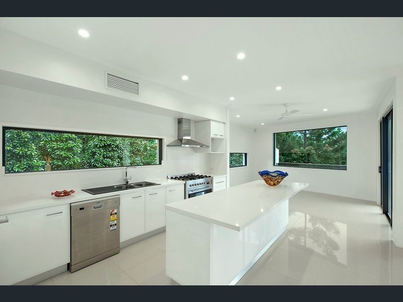 6017 Vista Drive, Benowa QLD 4217