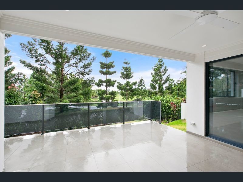 6017 Vista Drive, Benowa QLD 4217