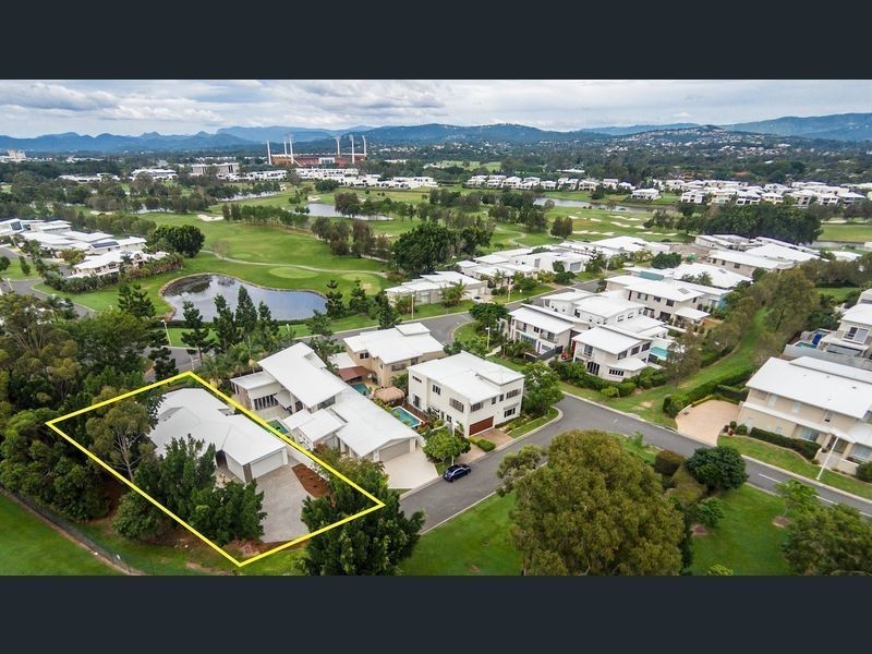 6017 Vista Drive, Benowa QLD 4217