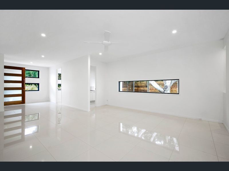 6017 Vista Drive, Benowa QLD 4217