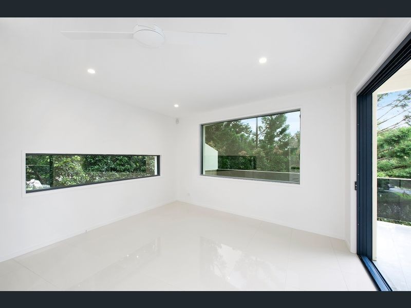 6017 Vista Drive, Benowa QLD 4217